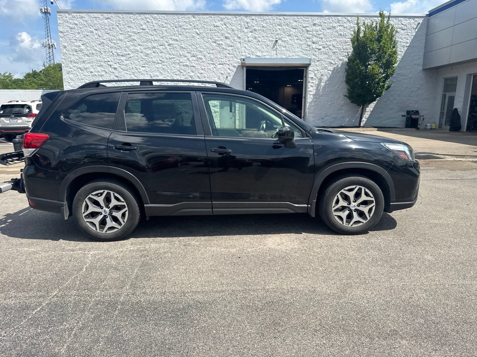 Used 2020 Subaru Forester Premium AWD/4WD image 5