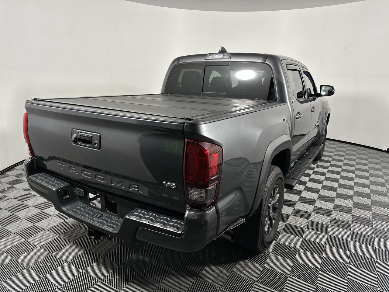 Used 2022 Toyota Tacoma SR5 w/ Technology Package RWD image 19
