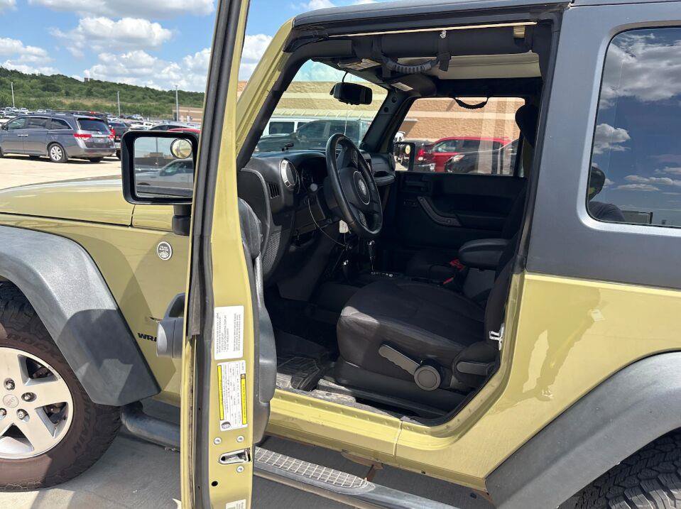 Used 2013 Jeep Wrangler Sport AWD/4WD image 5