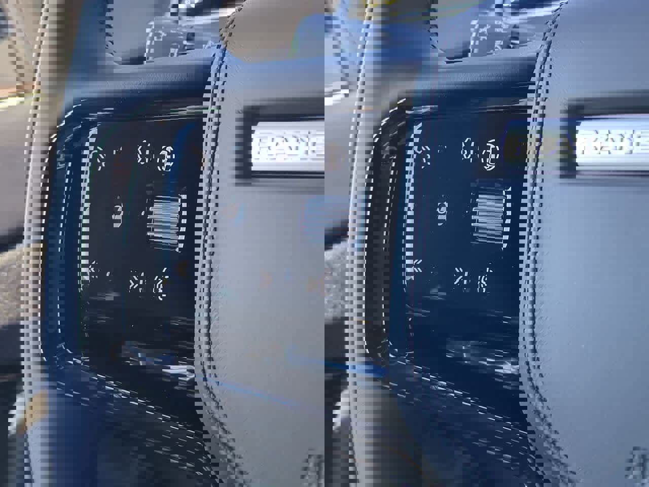 New 2025 Land Rover Range Rover Sport Dynamic SE image 24