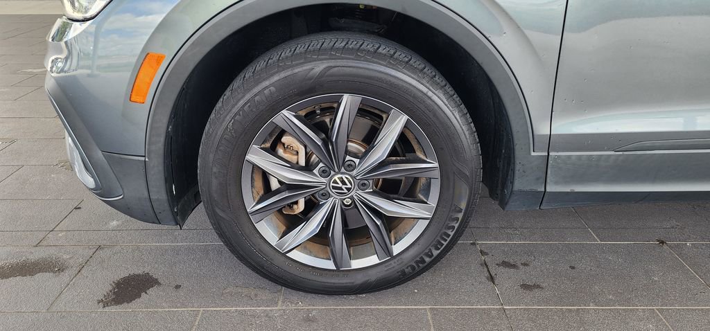 Used 2022 Volkswagen Tiguan SE FWD image 11