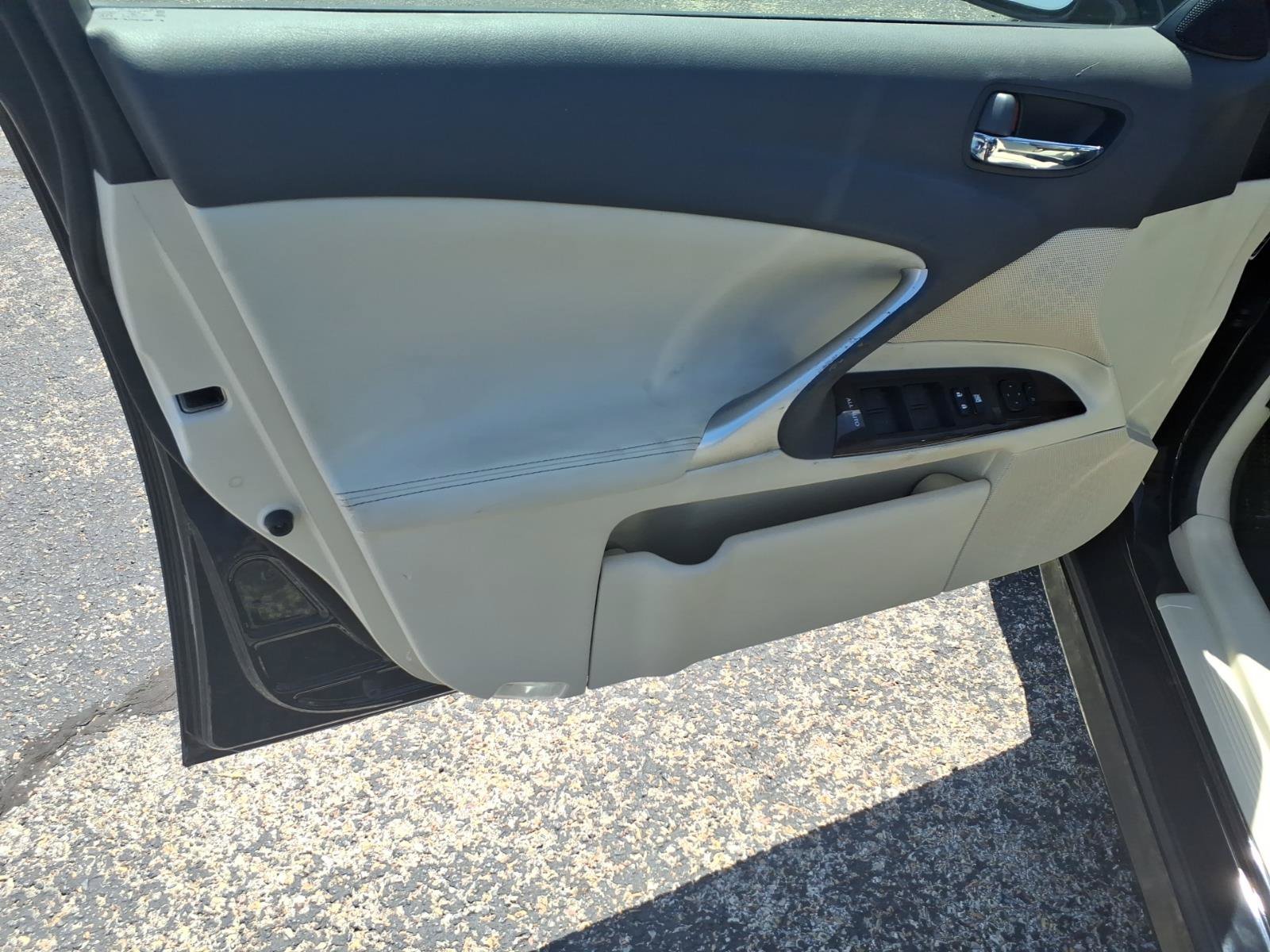 Used 2012 Lexus IS 250 w/ Premium Pkg Value Edition RWD image 10