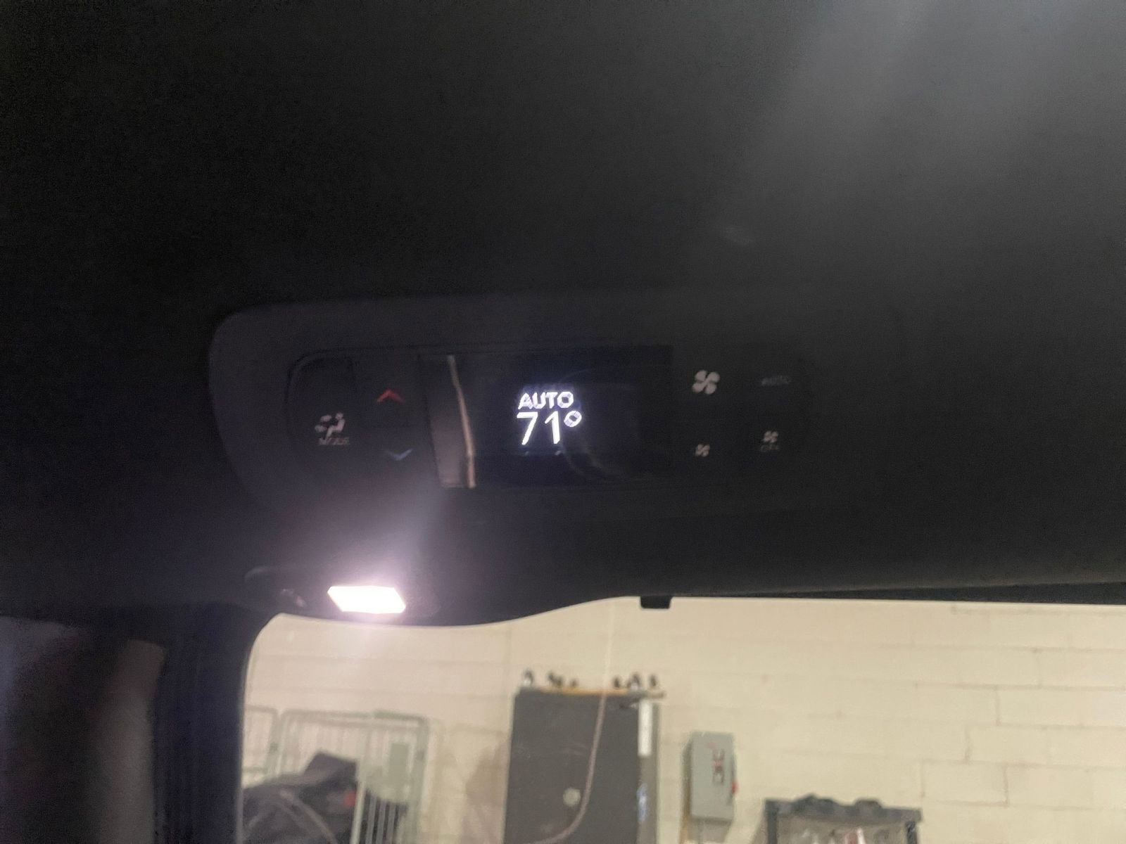 Used 2025 Chrysler Pacifica Limited image 29