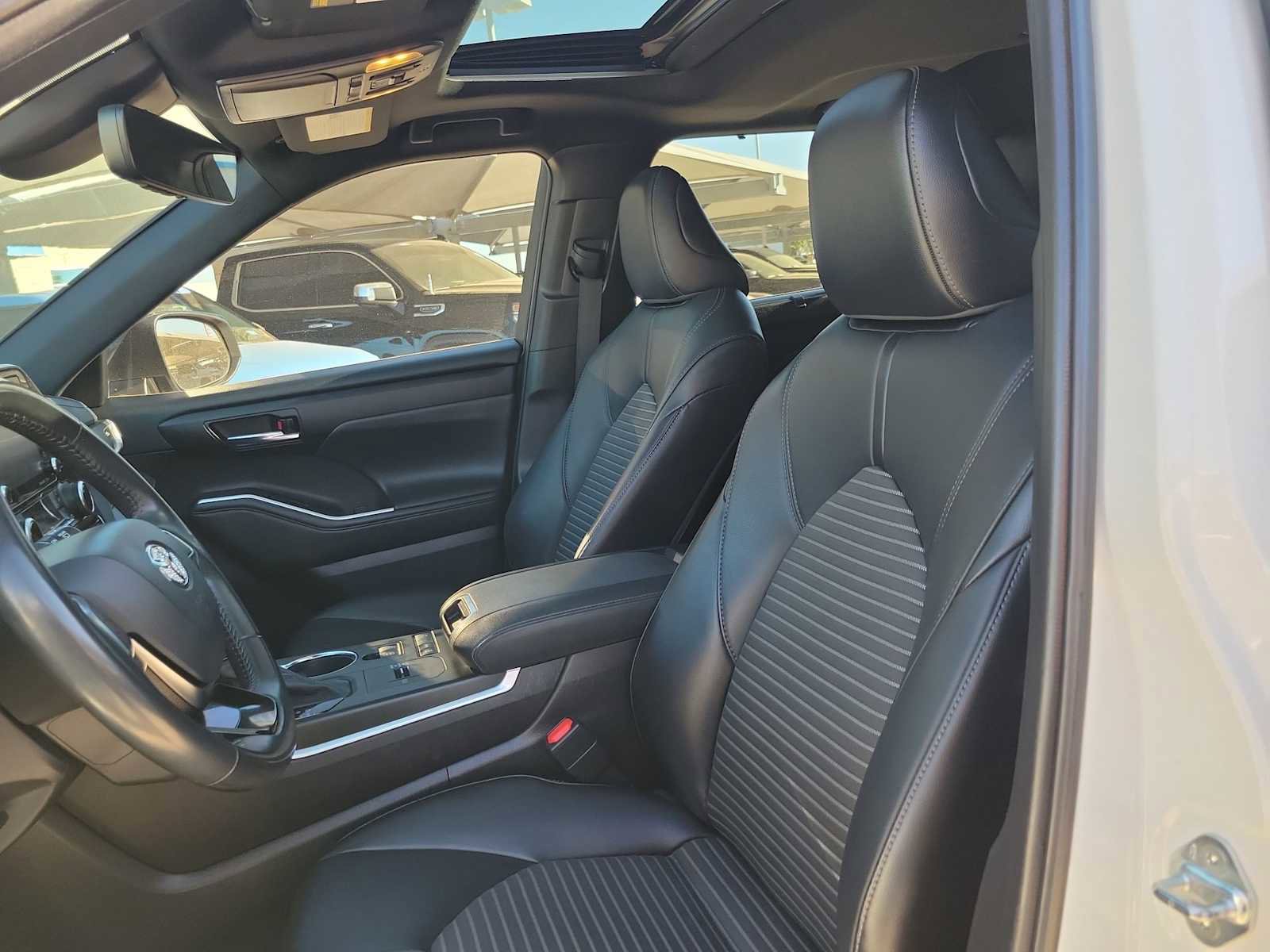 Used 2021 Toyota Highlander XSE image 11