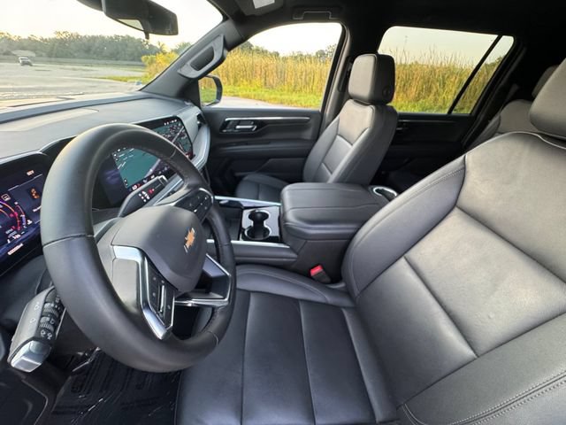Used 2025 Chevrolet Suburban LT RWD image 29