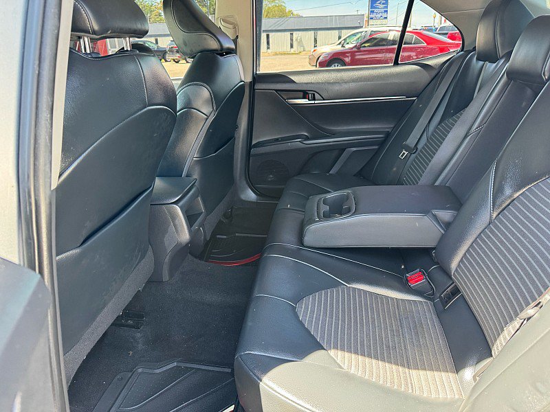 Used 2020 Toyota Camry SE FWD image 8