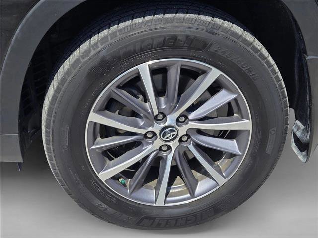 Used 2019 Toyota Highlander XLE image 23