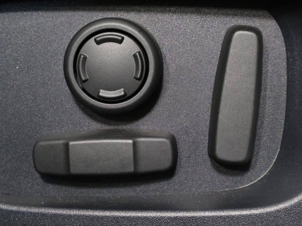Used 2021 Land Rover Discovery S R-Dynamic image 33
