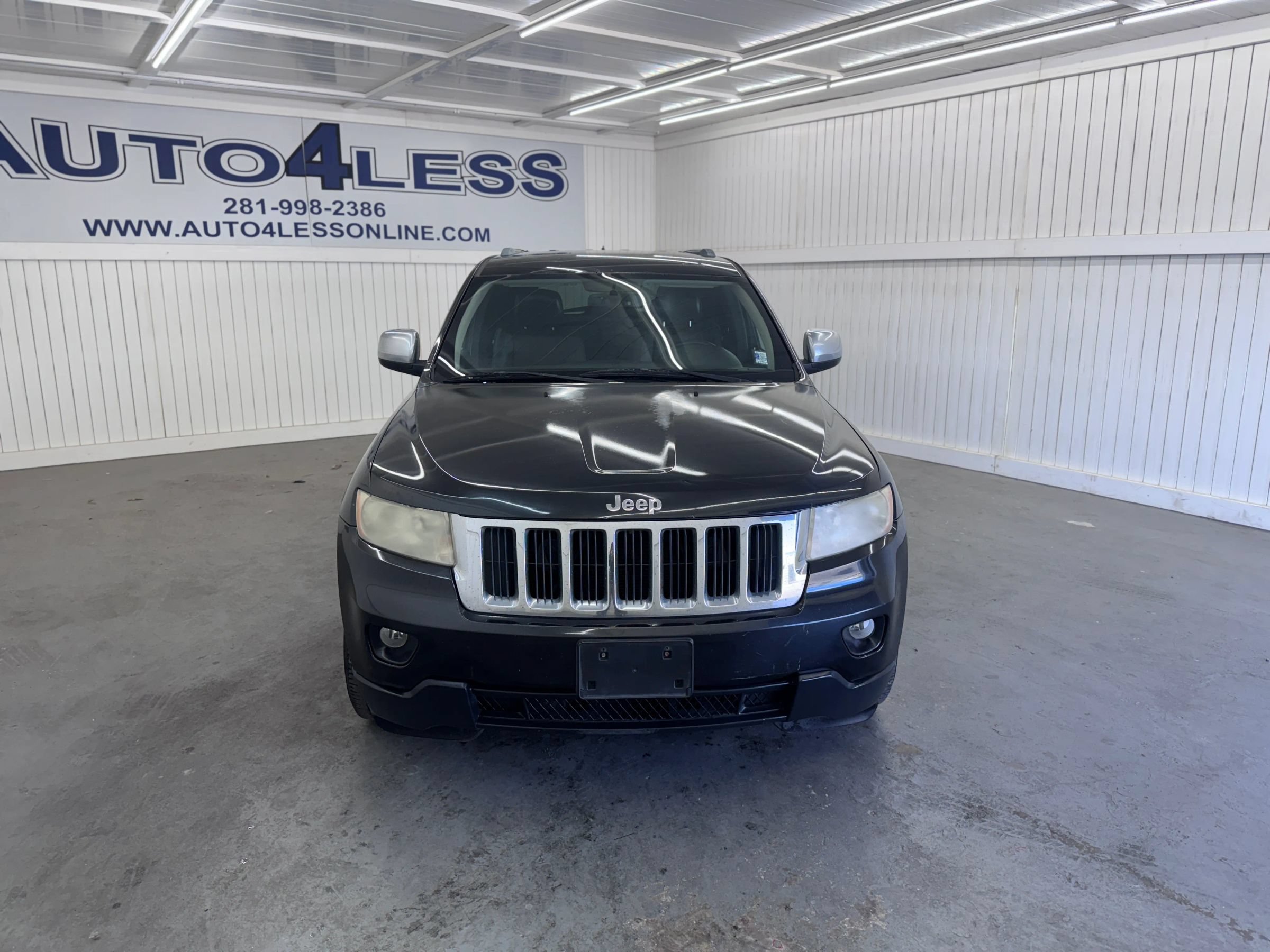 Used 2013 Jeep Grand Cherokee Laredo AWD/4WD image 2