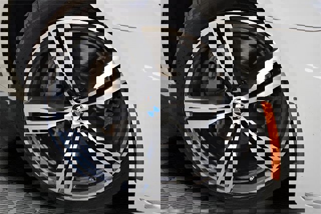 Used 2018 BMW 740i xDrive image 29