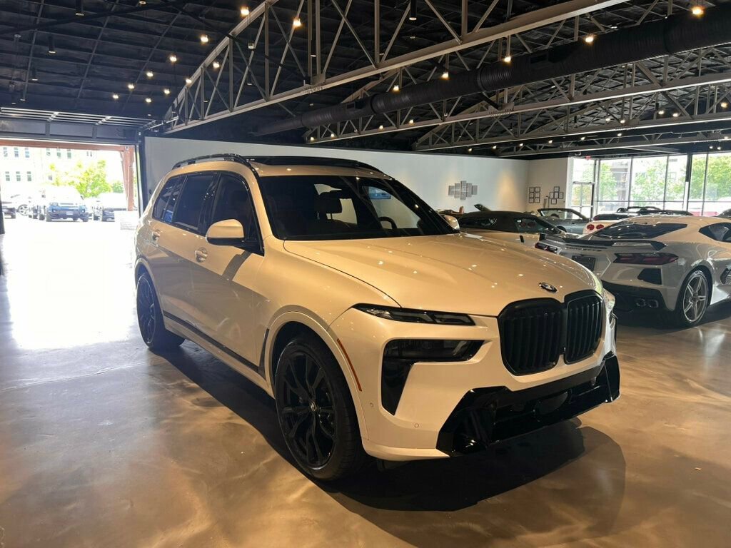 Used 2023 BMW X7 xDrive40i w/ M Sport Package AWD/4WD image 7