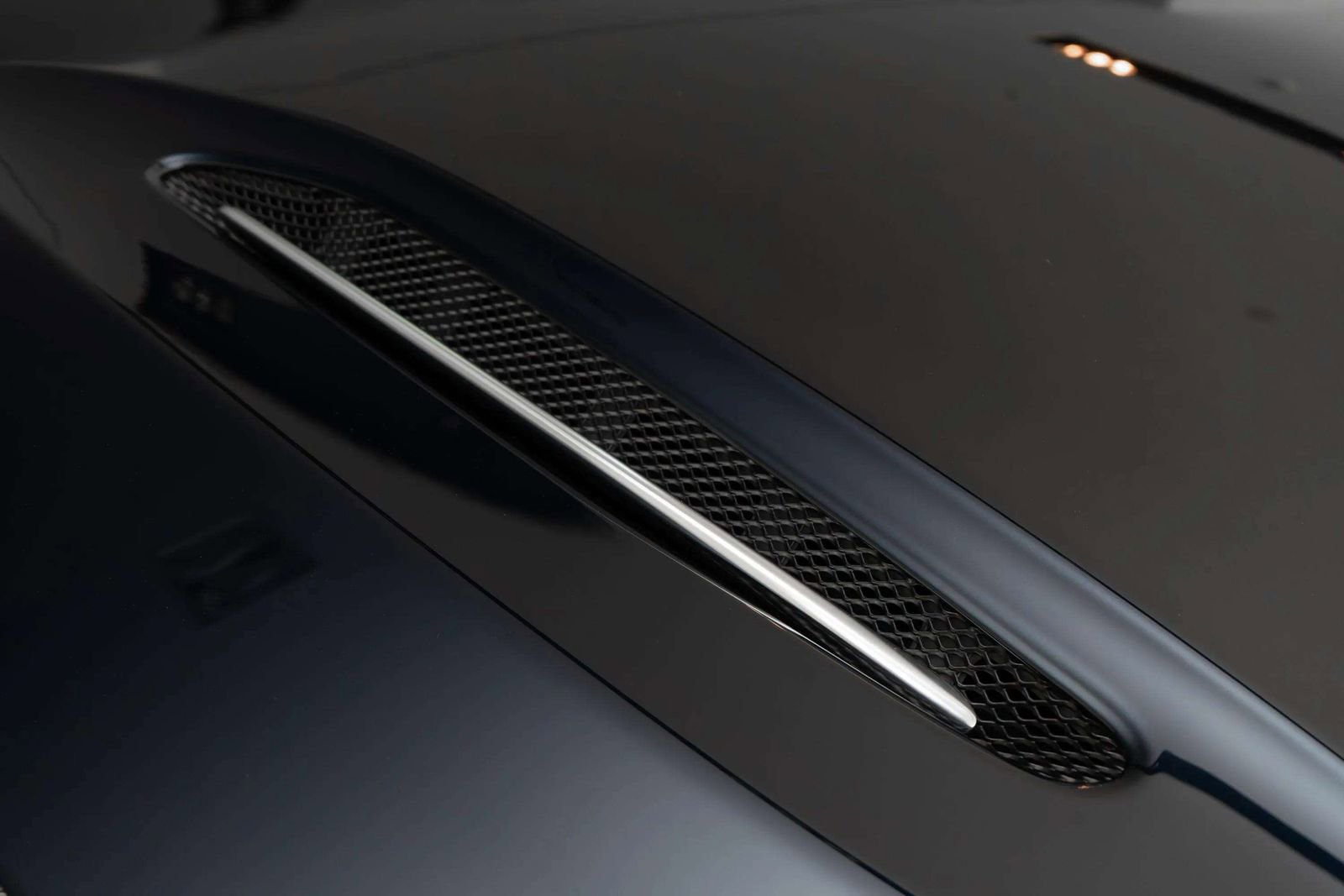 Used 2023 Aston Martin DBX AWD/4WD image 57