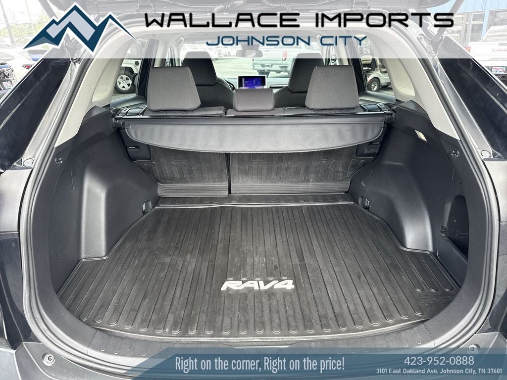 Used 2023 Toyota RAV4 XLE AWD/4WD image 43