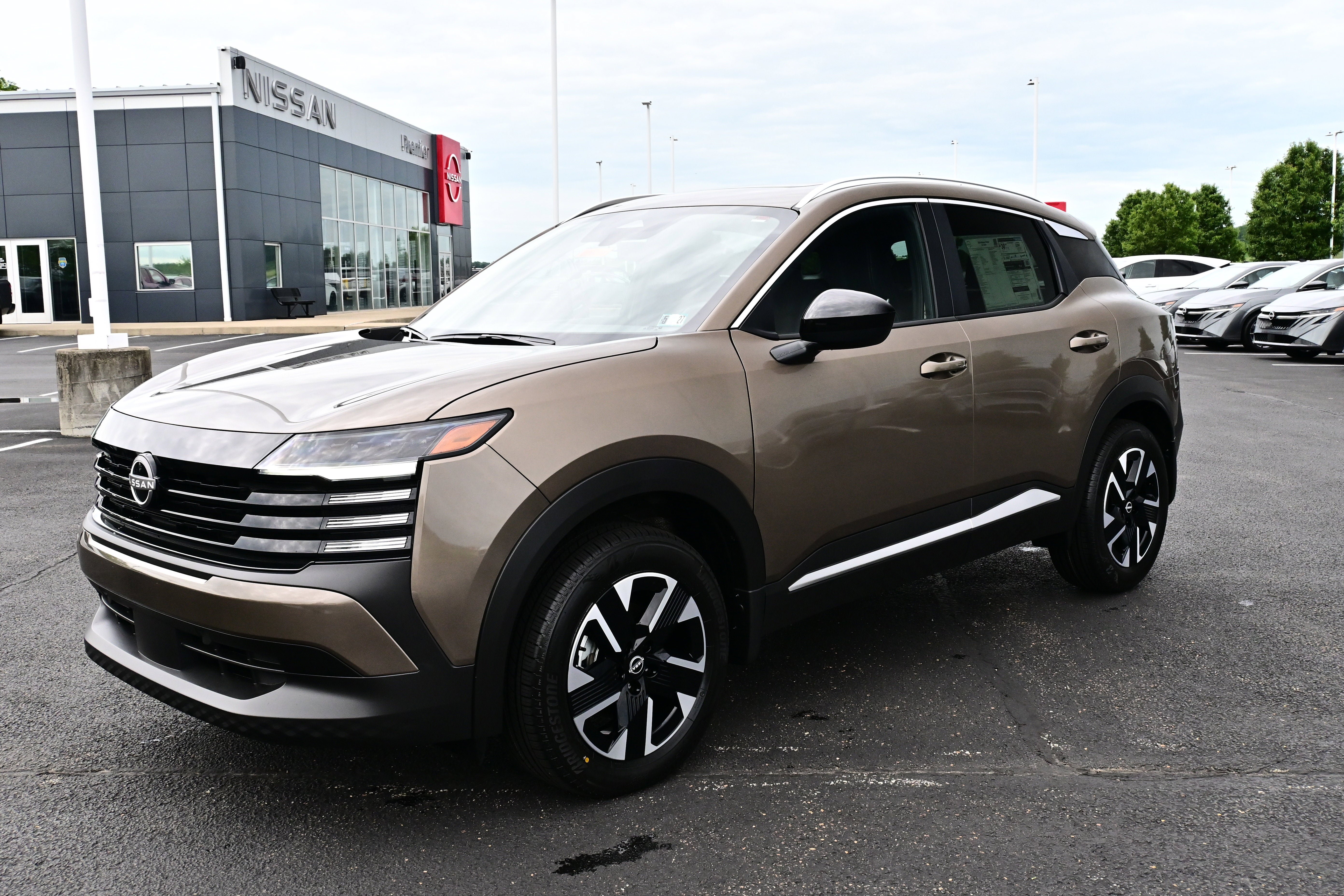 New 2026 Nissan Kicks SV w/ SV Premium Package AWD/4WD image 4