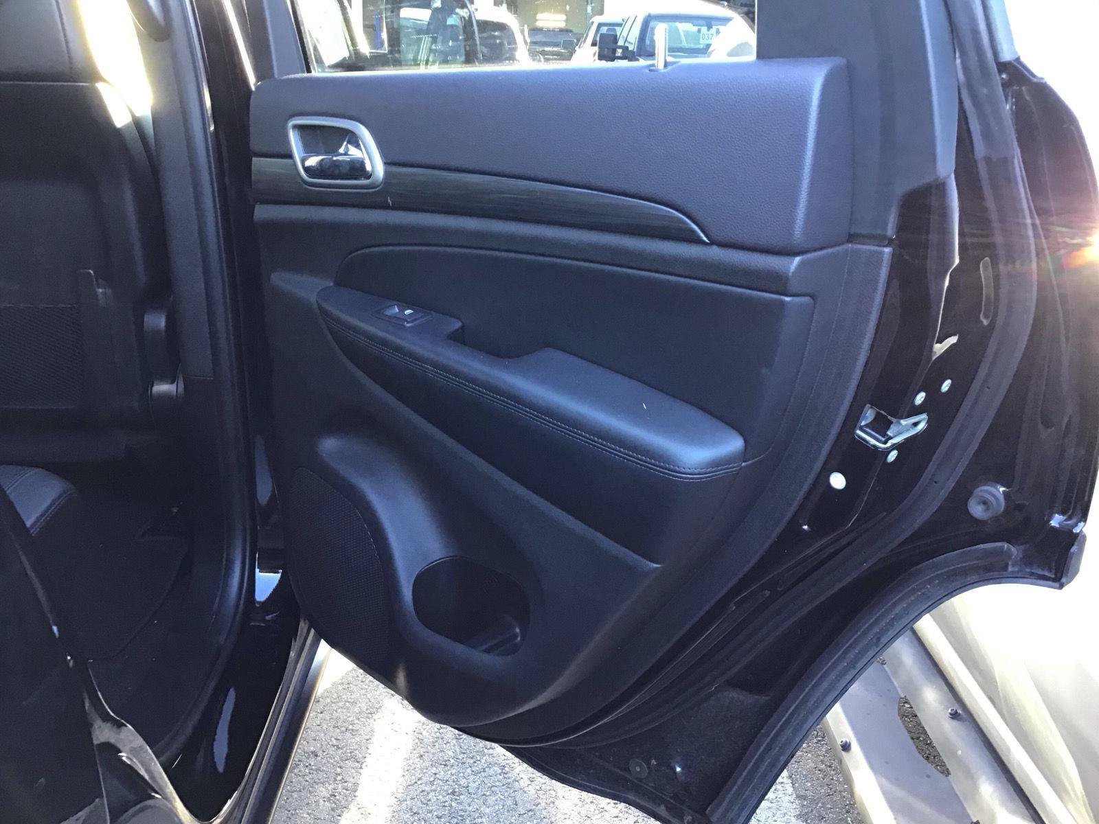 Used 2019 Jeep Grand Cherokee Laredo w/ Laredo X Package RWD image 5