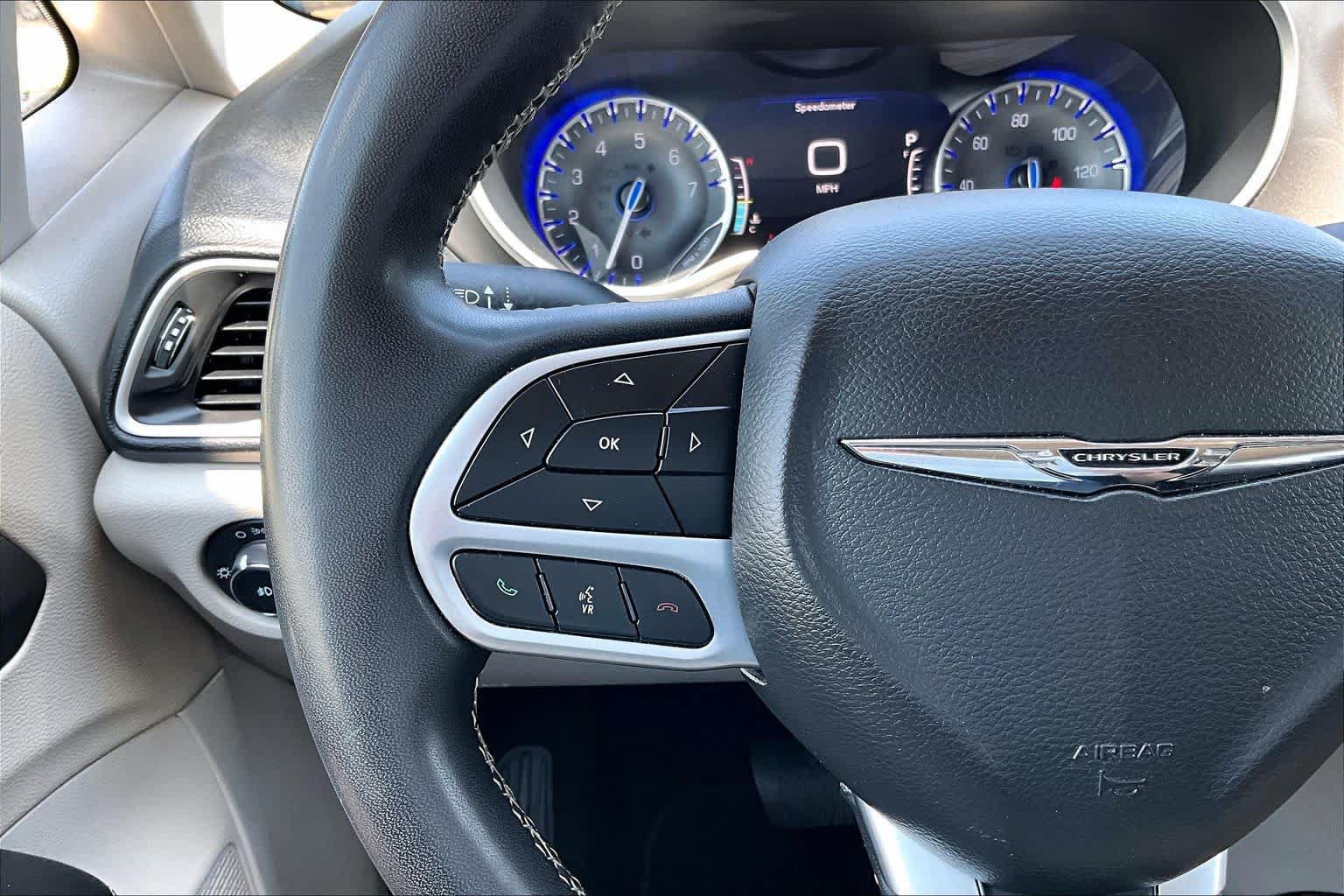 Used 2022 Chrysler Pacifica Touring-L FWD image 23