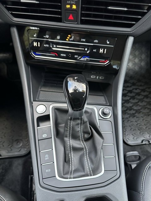 Used 2025 Volkswagen Jetta SE image 14