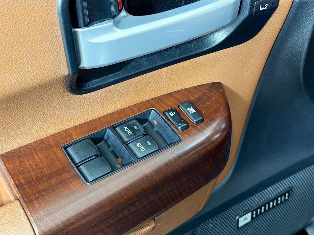 Used 2016 Toyota Sequoia Platinum image 17