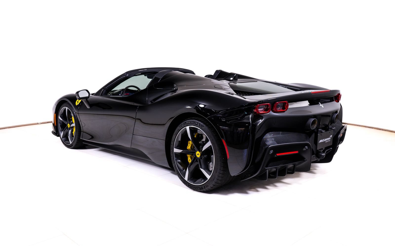 Used 2022 Ferrari SF90 Spider AWD/4WD image 5