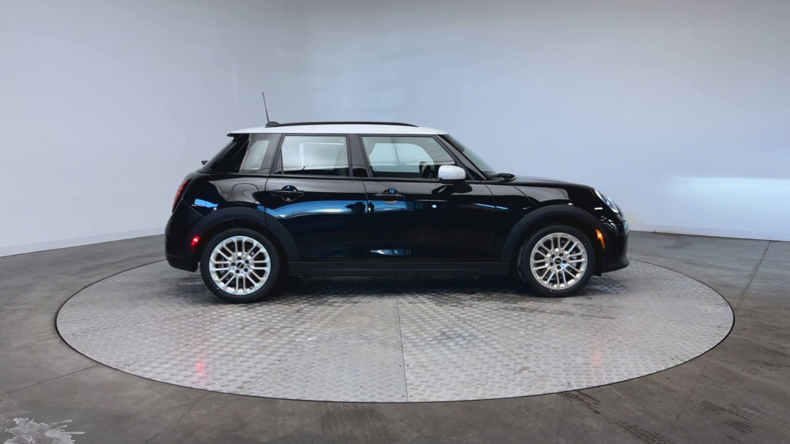 New 2026 MINI Cooper 4-Door Hardtop FWD image 9