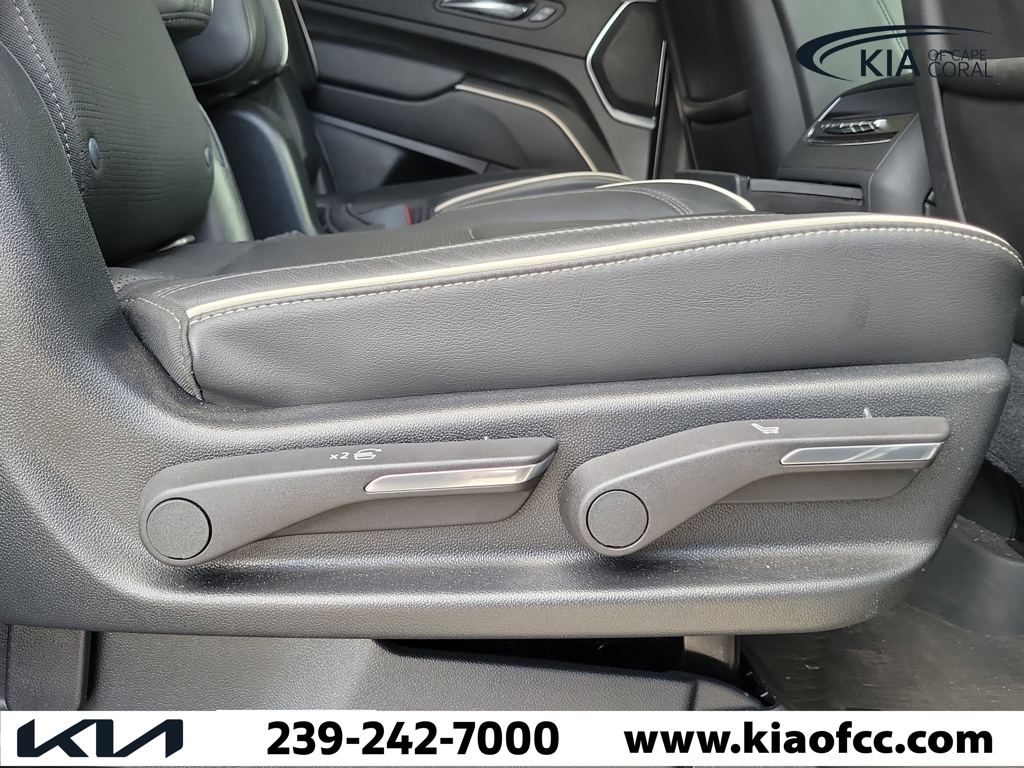 Used 2021 Cadillac Escalade Premium Luxury image 13