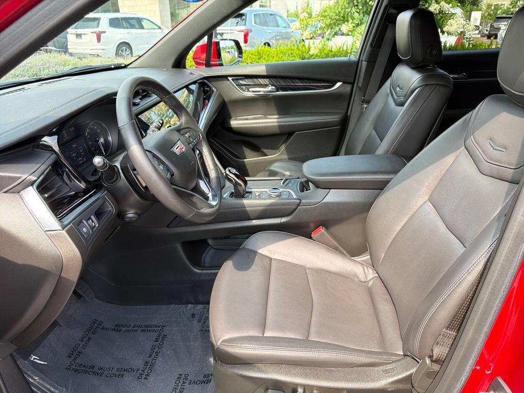 Certified 2022 Cadillac XT6 Premium Luxury AWD/4WD image 3