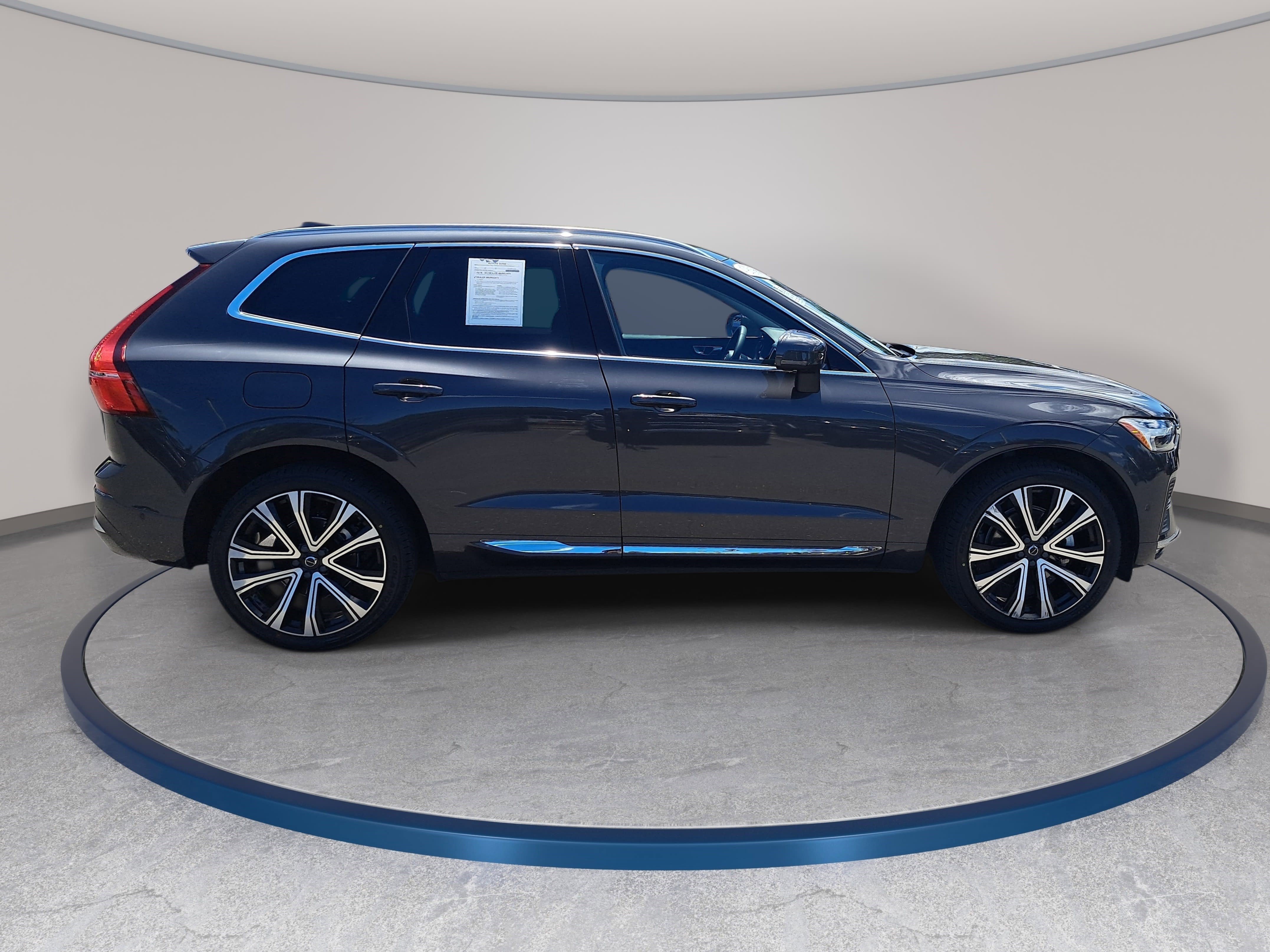 Used 2023 Volvo XC60 B5 Ultimate w/ Climate Package FWD image 4