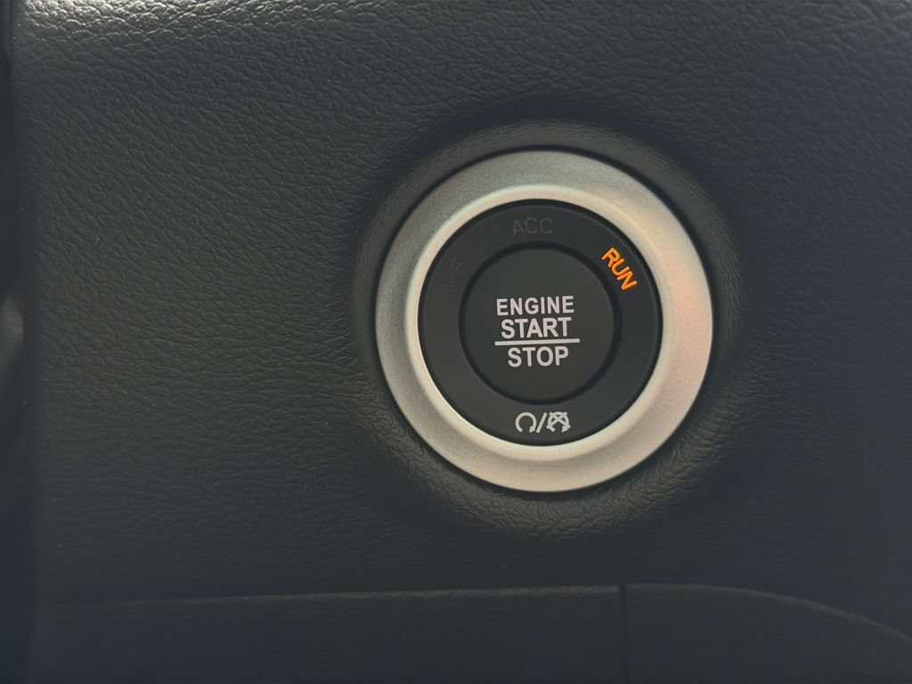 New 2027 Chrysler Pacifica Select FWD image 17