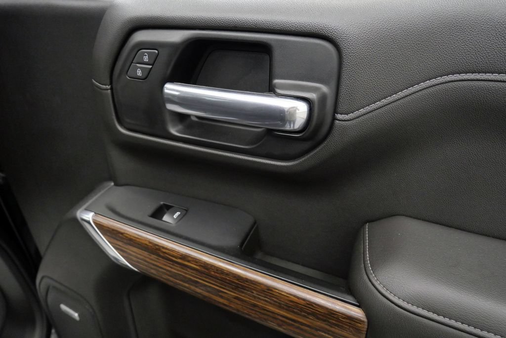 Used 2019 Chevrolet Silverado 1500 High Country w/ Technology Package AWD/4WD image 18
