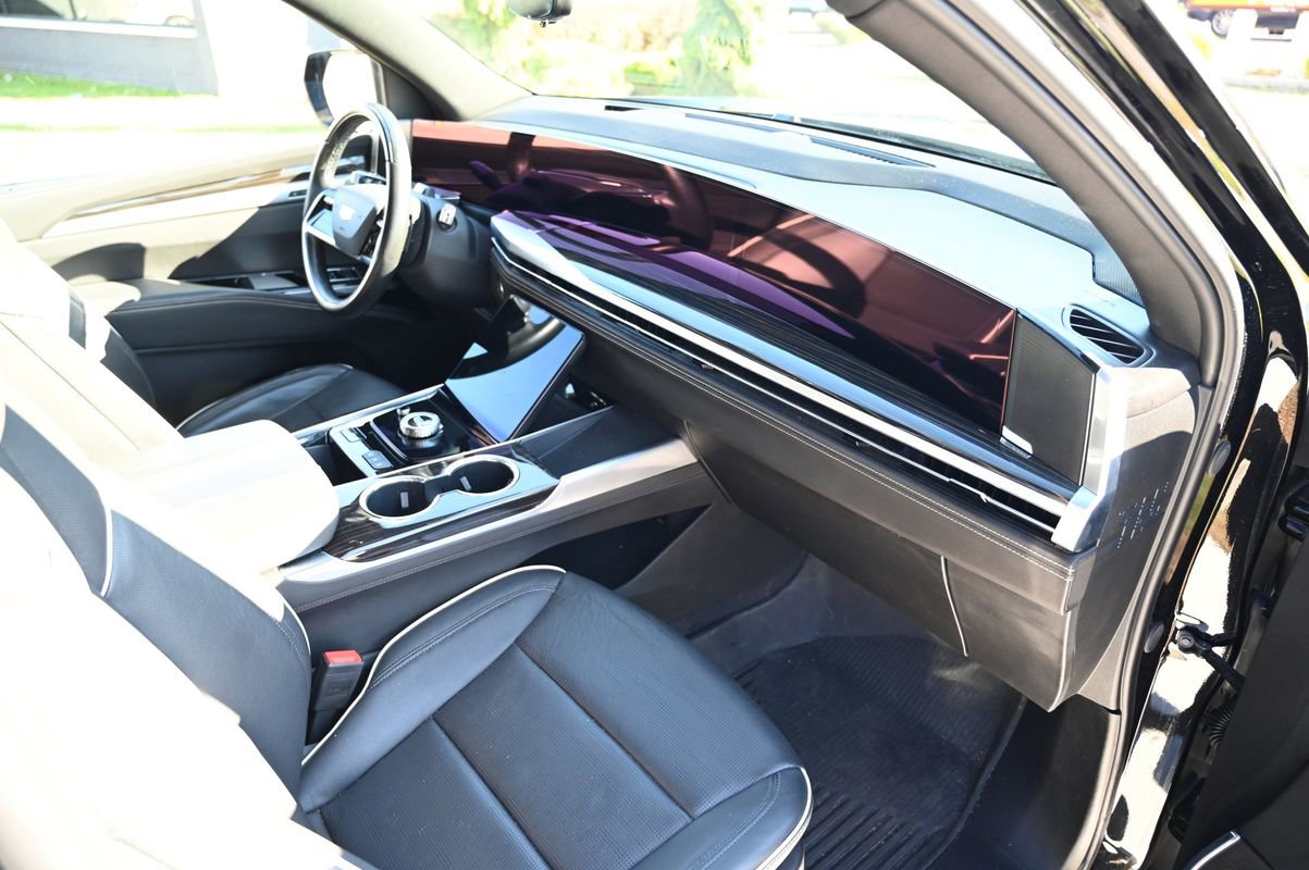 Used 2025 Cadillac Escalade Premium Luxury w/ LPO, Floor Liner Package image 52