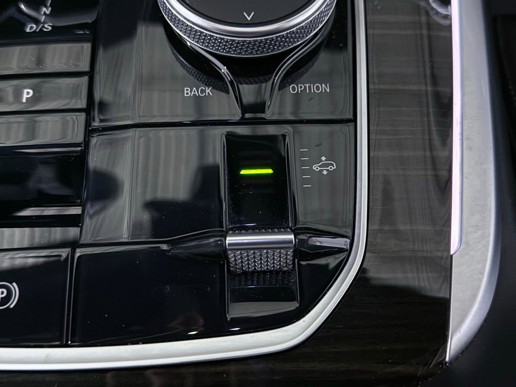 Used 2023 BMW X7 xDrive40i w/ M Sport Package image 43