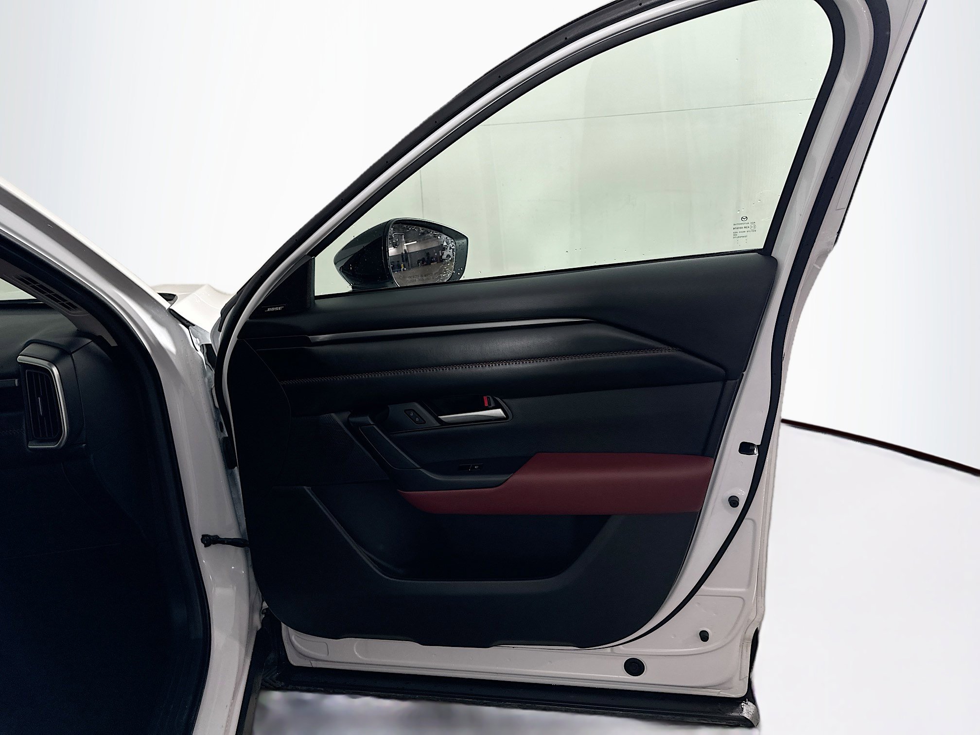 Used 2025 MAZDA CX-50 AWD 2.5 Hybrid w/ Premium Pkg image 32