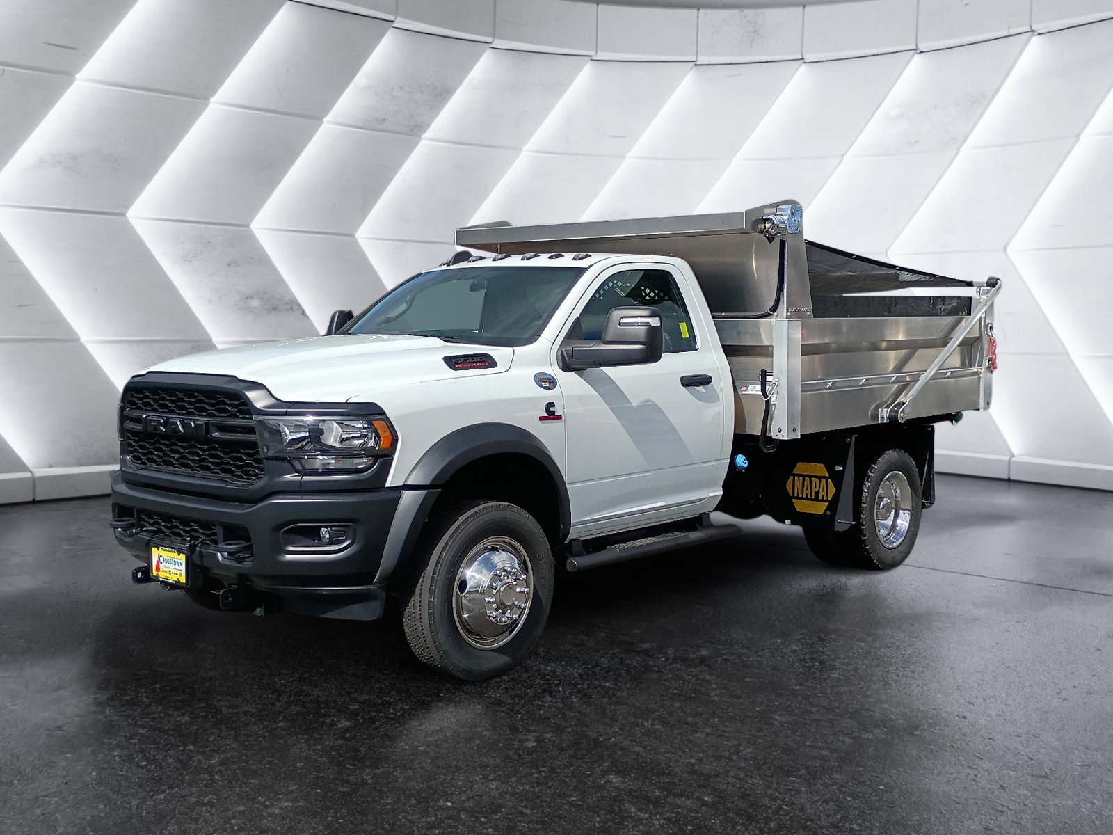 Used 2023 RAM 5500 Tradesman AWD/4WD image 2