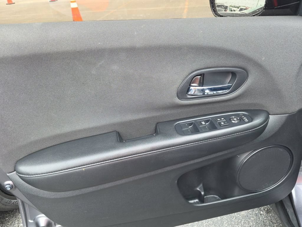 Used 2019 Honda HR-V LX image 8