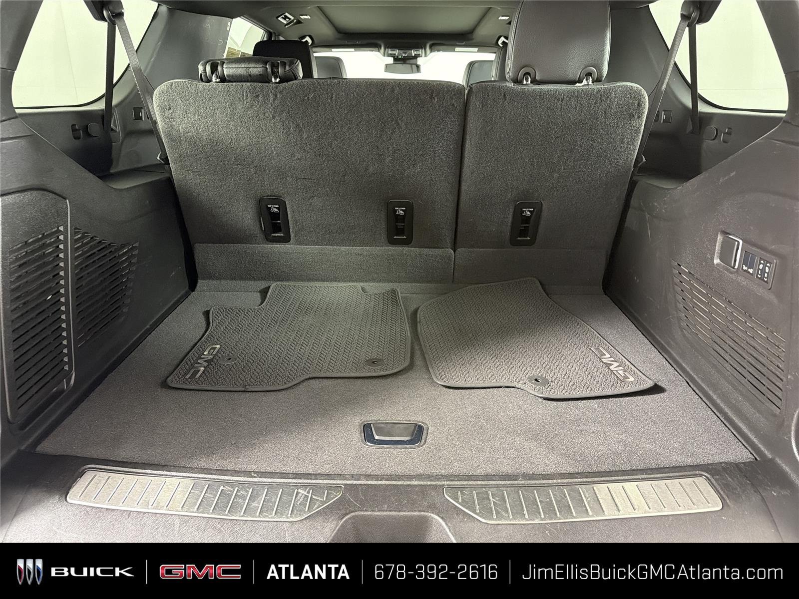 Used 2024 GMC Yukon XL Denali RWD image 16