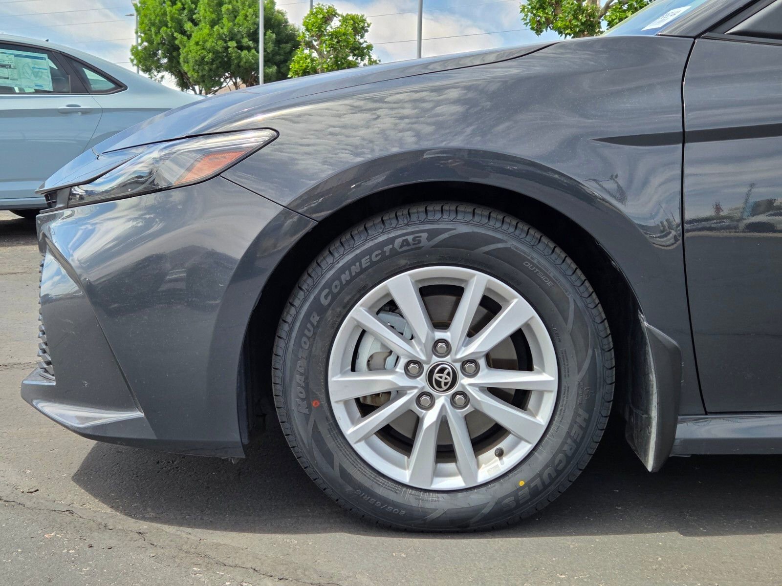 Used 2025 Toyota Camry LE FWD image 5