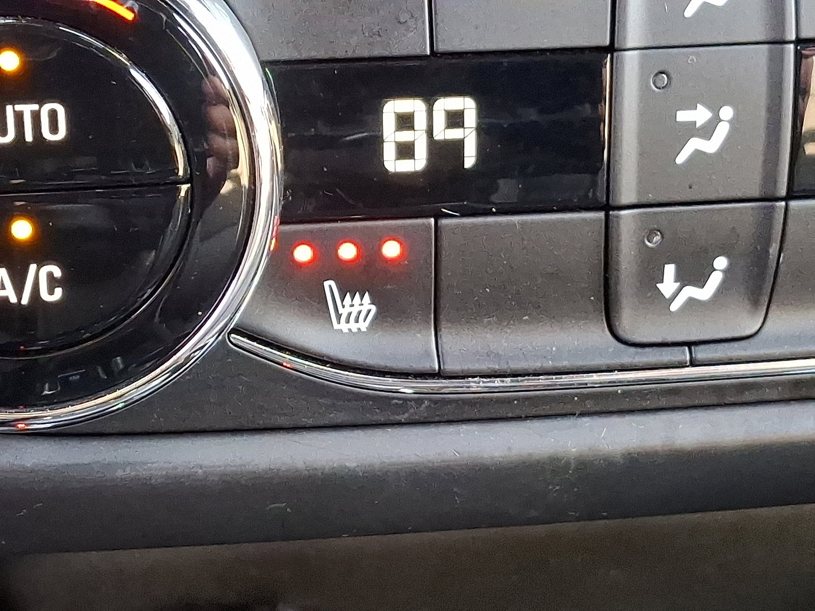 Used 2023 Chevrolet TrailBlazer RS w/ Convenience Package image 25