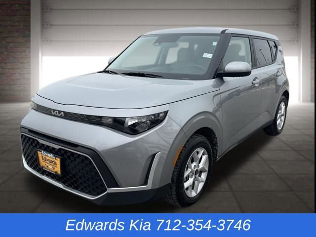 Used 2025 Kia Soul LX image 8