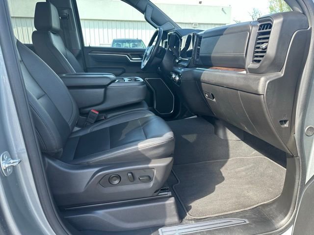 Used 2025 GMC Sierra 1500 SLT image 9