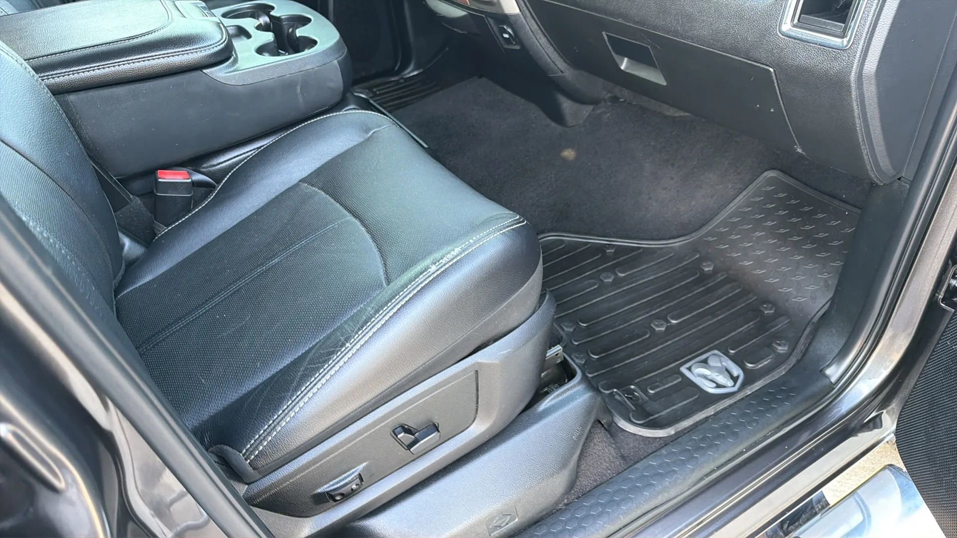 Used 2018 RAM 3500 Laramie image 83