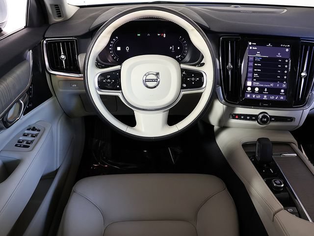 Used 2023 Volvo S90 B6 Plus AWD/4WD image 3