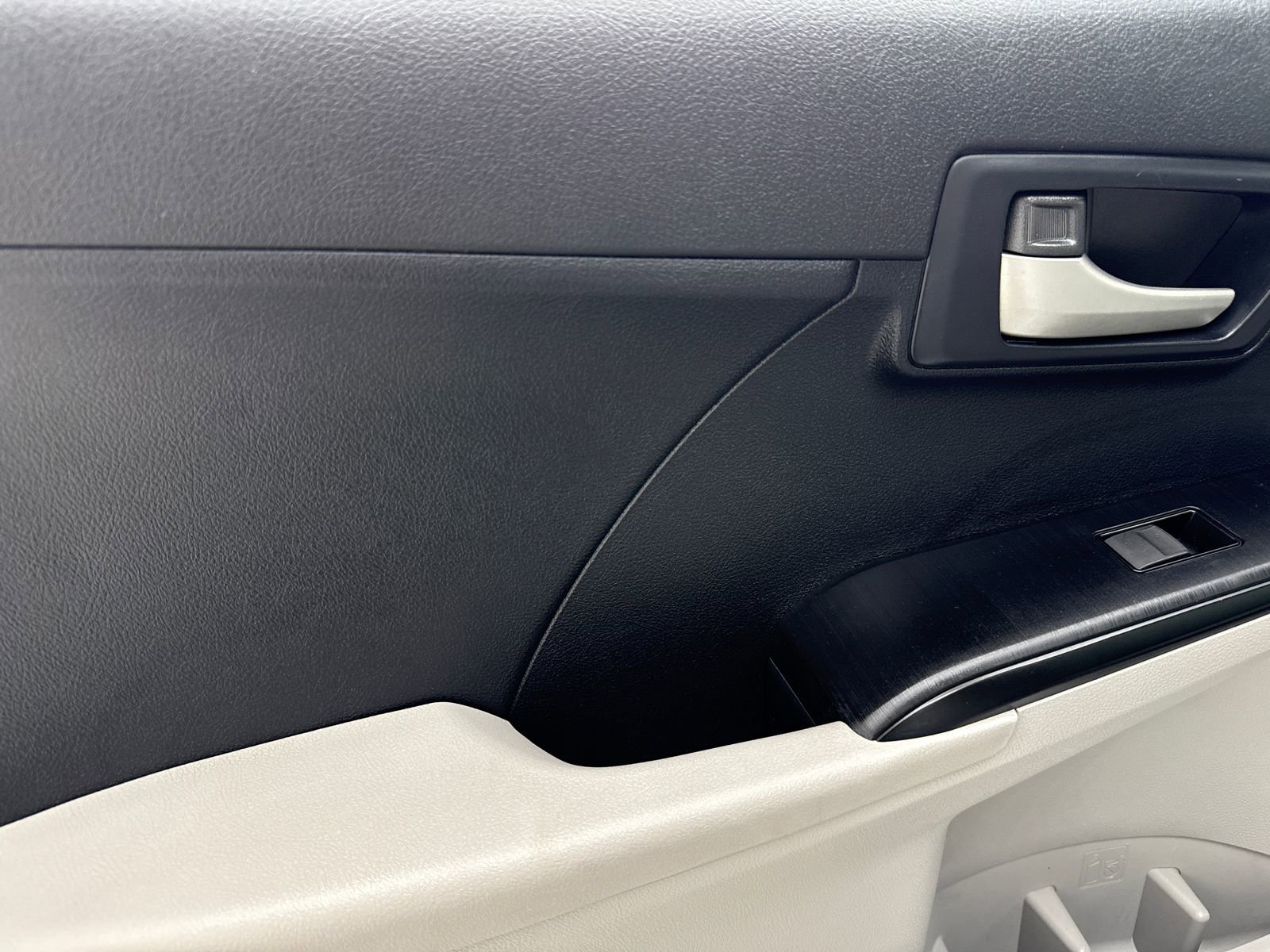 Used 2013 Toyota Camry LE image 37