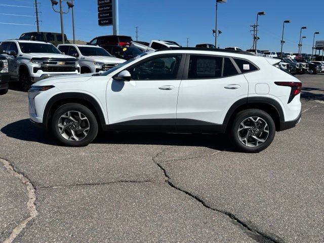 New 2026 Chevrolet Trax LT w/ LT Convenience Package FWD image 2