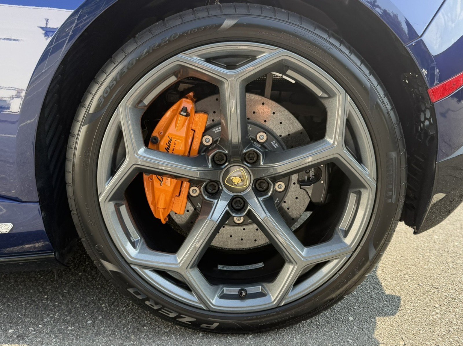 Used 2022 Lamborghini Huracan EVO RWD image 26