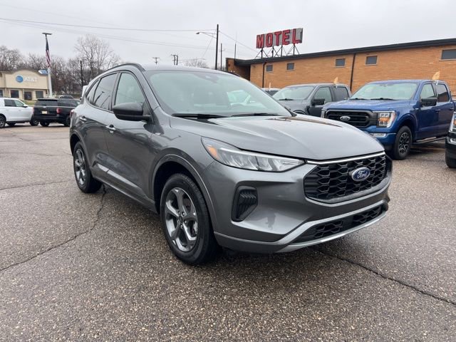 Certified 2024 Ford Escape ST-Line w/ Tech Pack #1 AWD/4WD image 3