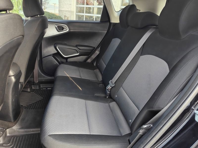 Used 2022 Kia Soul LX image 12