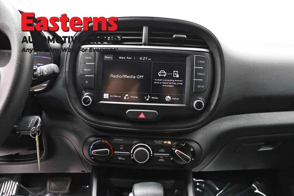 Used 2025 Kia Soul LX FWD image 12