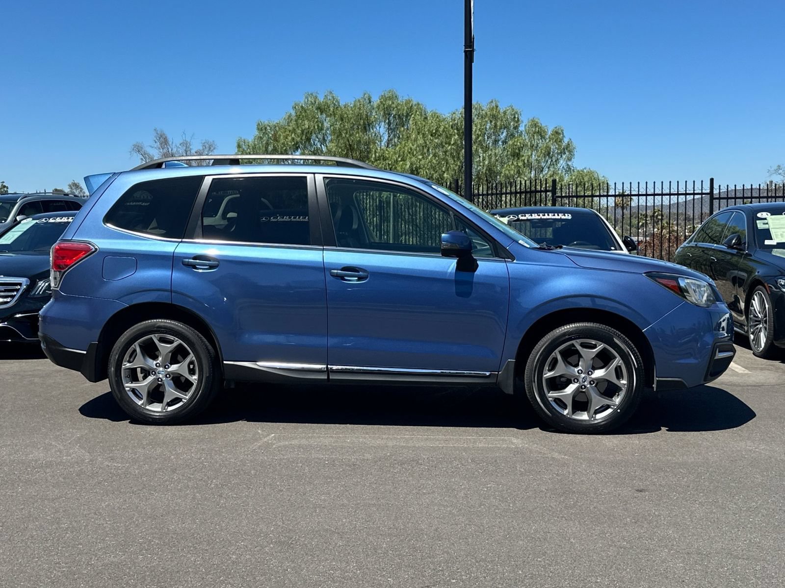 Used 2017 Subaru Forester 2.5i Touring AWD/4WD image 2