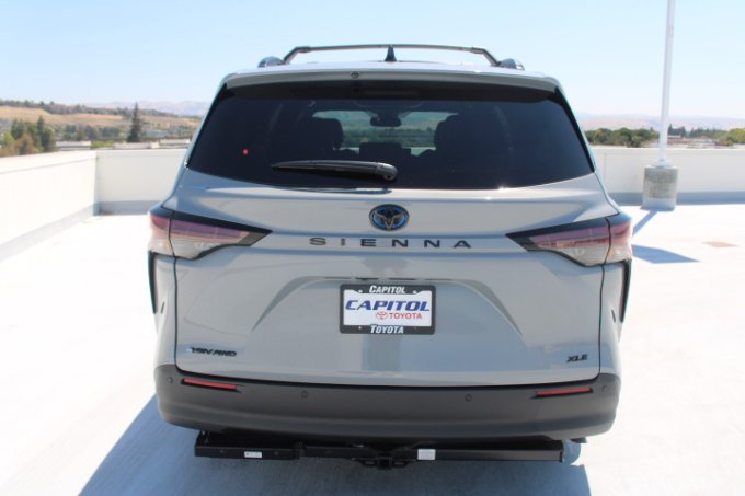 New 2026 Toyota Sienna XLE Woodland Edition AWD/4WD image 4