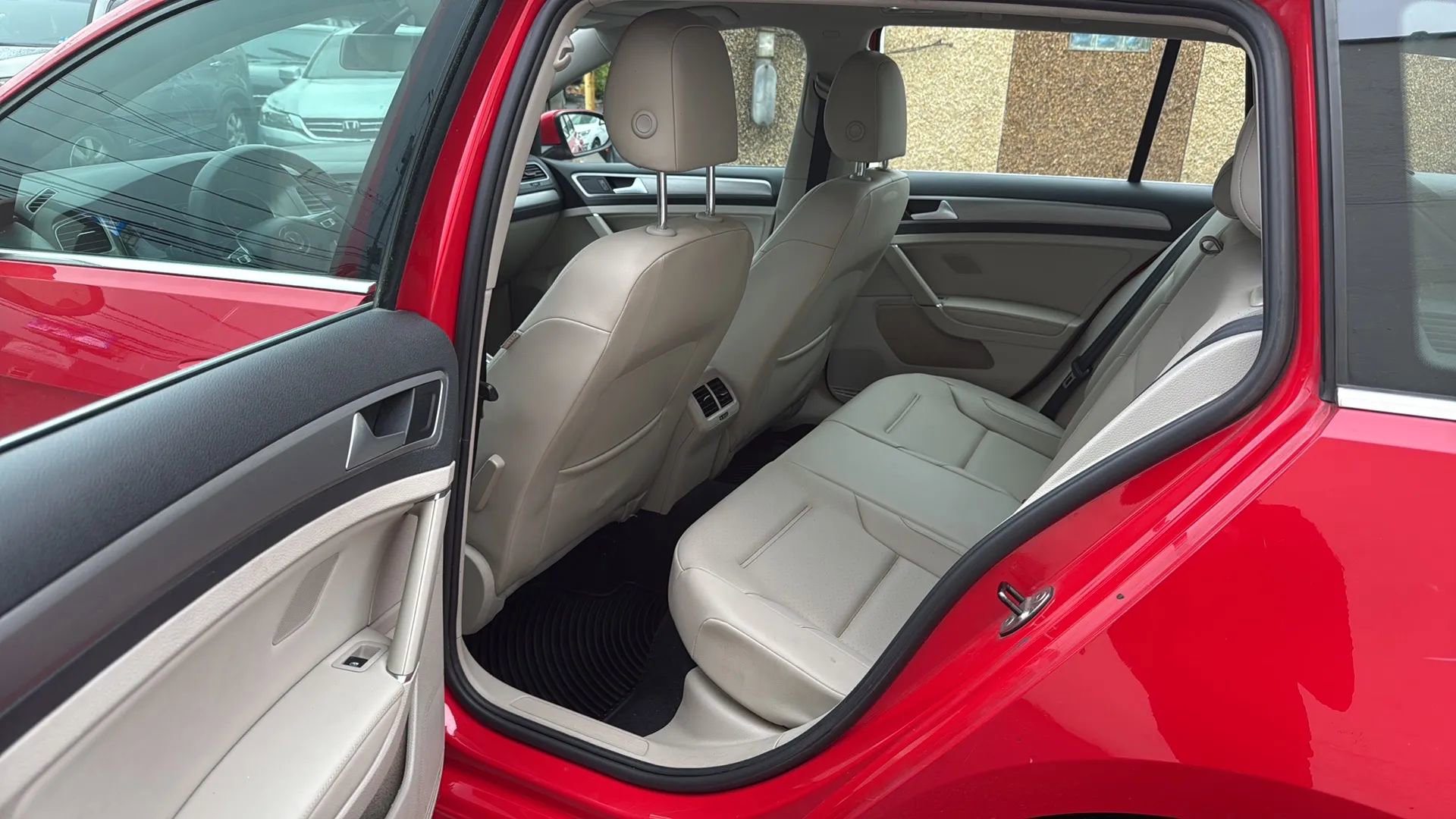 Used 2016 Volkswagen Golf Limited Edition image 27